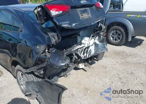 2017 Kia Forte Lx z USA, uszkodzony, nr VIN 3KPFK4A75HE133685